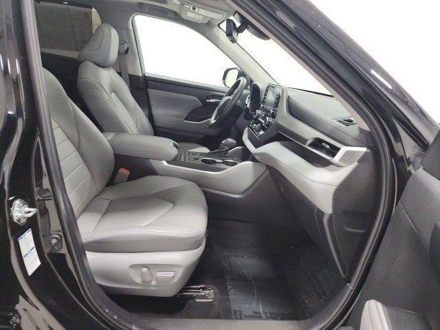 used 2022 Toyota Highlander car, priced at $35,968