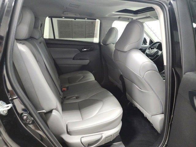 used 2022 Toyota Highlander car, priced at $35,968