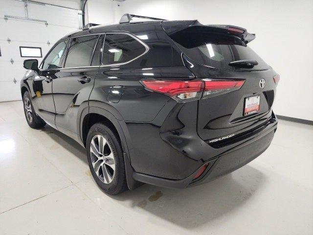 used 2022 Toyota Highlander car, priced at $35,968