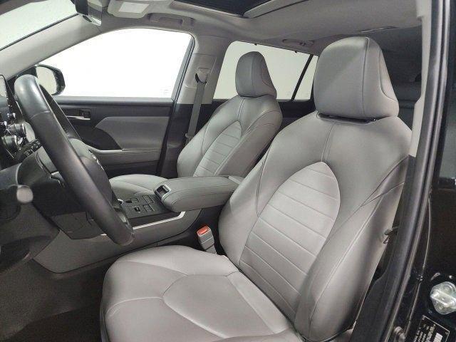 used 2022 Toyota Highlander car, priced at $35,968