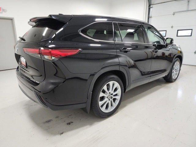 used 2022 Toyota Highlander car, priced at $36,900