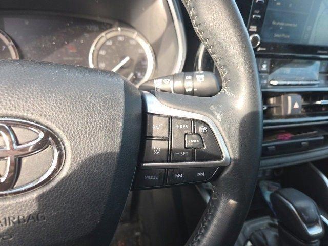 used 2022 Toyota Highlander car, priced at $39,400