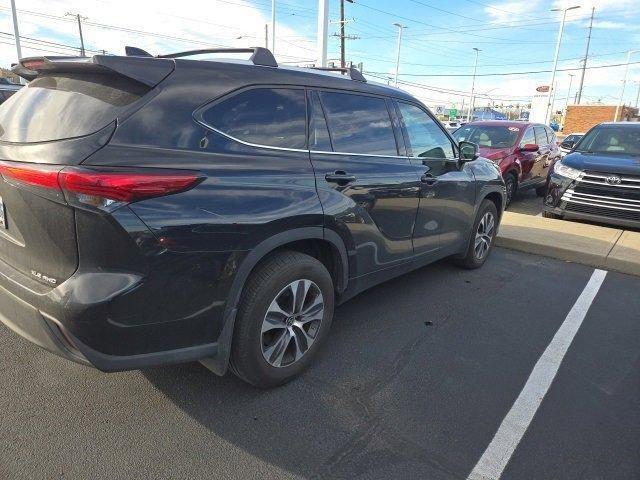 used 2022 Toyota Highlander car, priced at $39,400