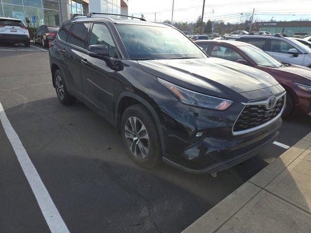 used 2022 Toyota Highlander car, priced at $39,400