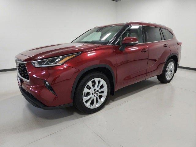 used 2021 Toyota Highlander car, priced at $37,237