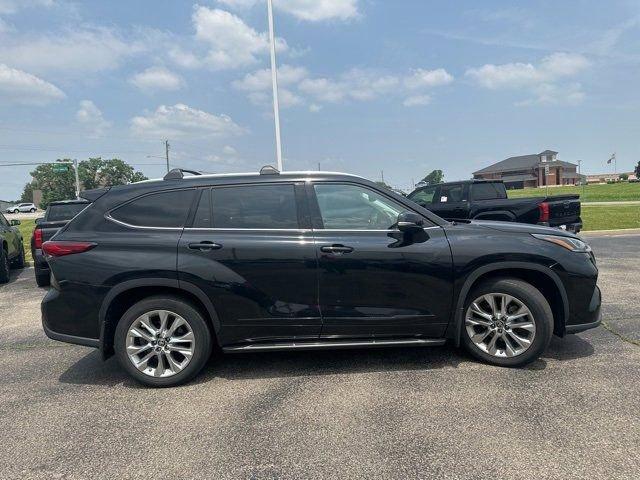 used 2021 Toyota Highlander car, priced at $39,895