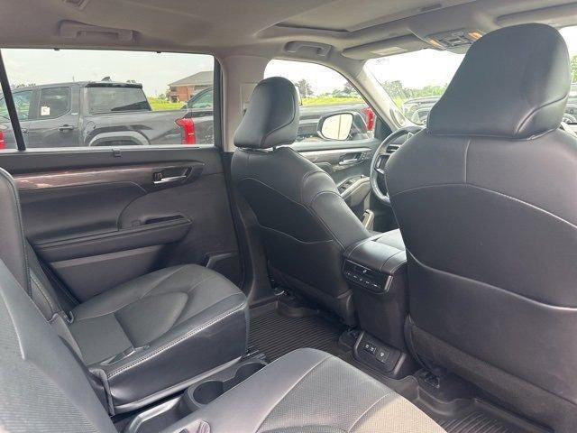 used 2021 Toyota Highlander car, priced at $39,895