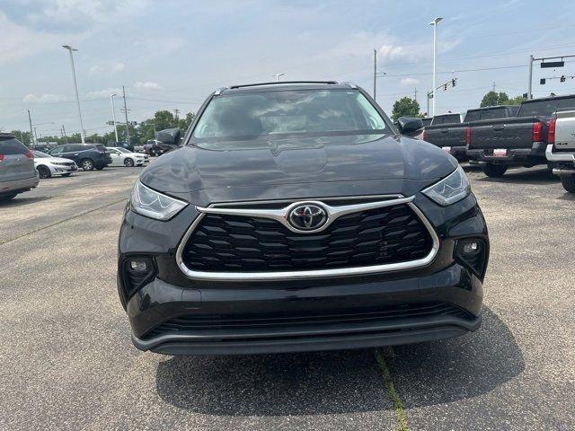 used 2021 Toyota Highlander car, priced at $39,895