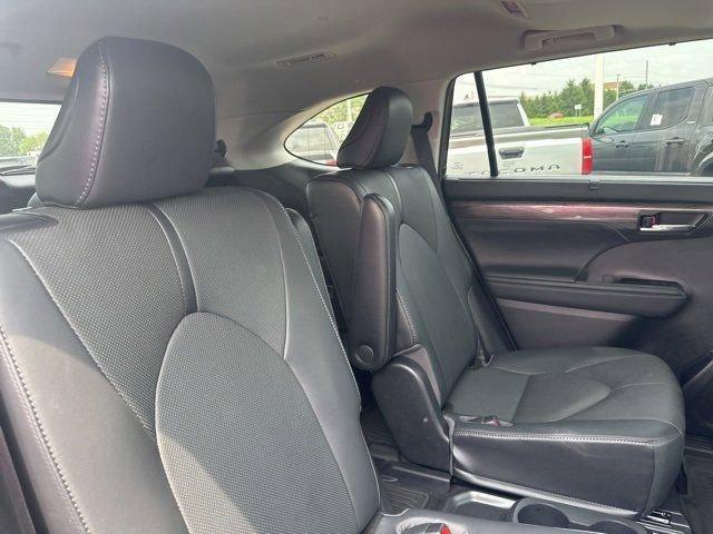 used 2021 Toyota Highlander car, priced at $39,895