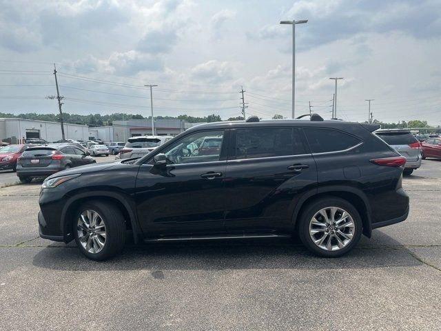 used 2021 Toyota Highlander car, priced at $39,895