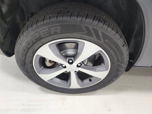 used 2021 Jeep Cherokee car, priced at $22,252