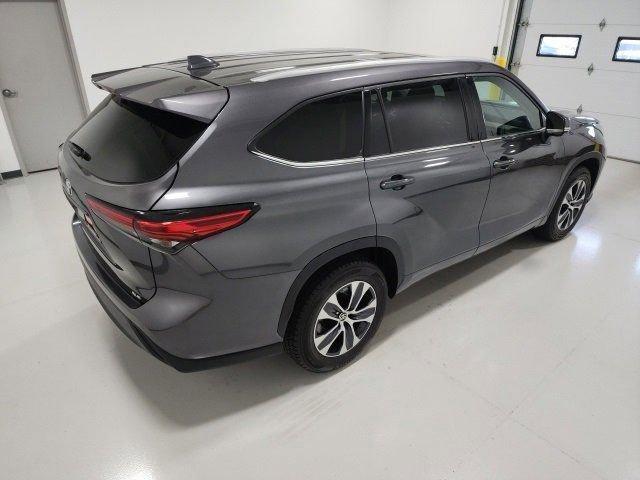 used 2022 Toyota Highlander car, priced at $33,900