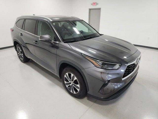 used 2022 Toyota Highlander car, priced at $33,900