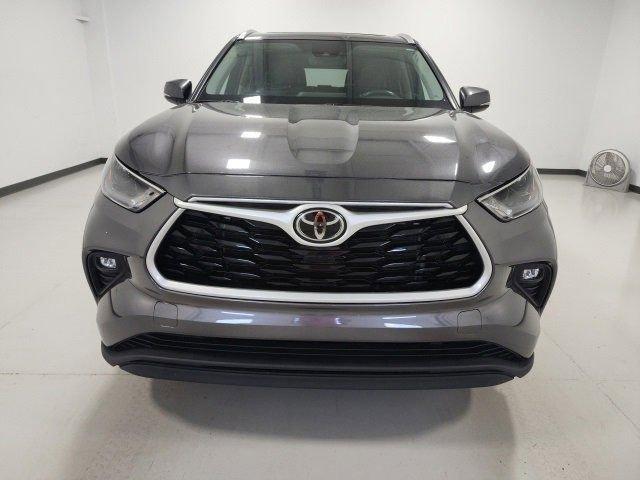 used 2022 Toyota Highlander car, priced at $33,900