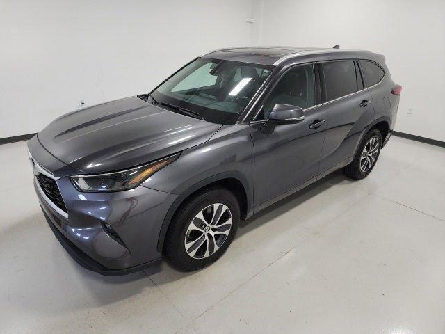 used 2022 Toyota Highlander car, priced at $33,900