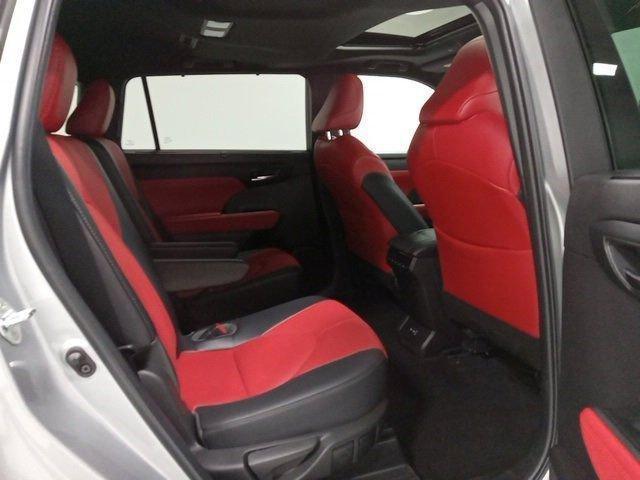 used 2022 Toyota Highlander car, priced at $41,223