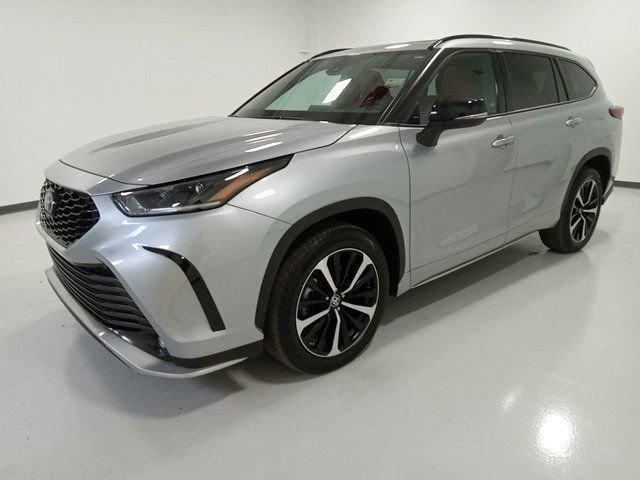 used 2022 Toyota Highlander car, priced at $41,223