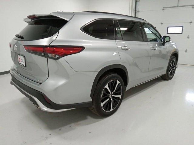 used 2022 Toyota Highlander car, priced at $41,223