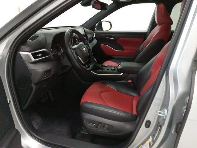 used 2022 Toyota Highlander car, priced at $41,223