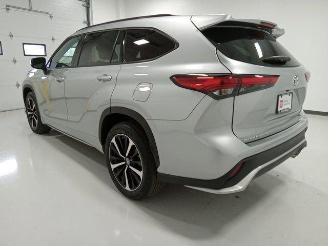 used 2022 Toyota Highlander car, priced at $41,223