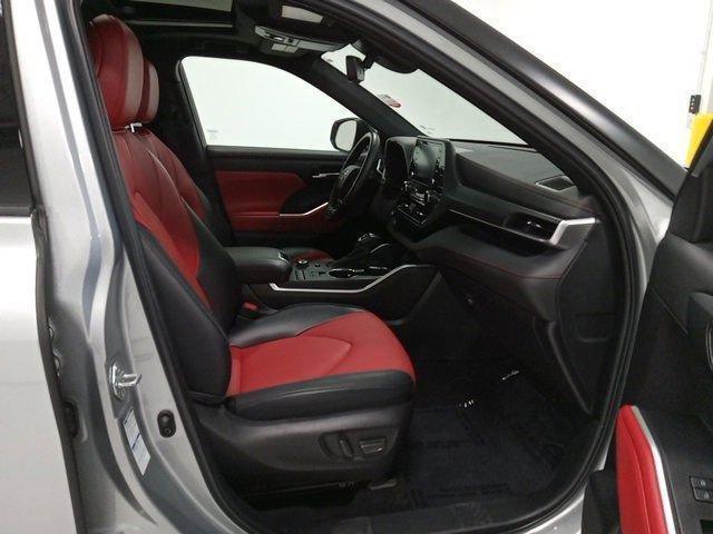 used 2022 Toyota Highlander car, priced at $41,223