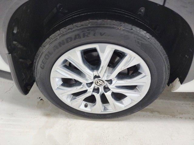 used 2020 Toyota Highlander Hybrid car, priced at $29,962