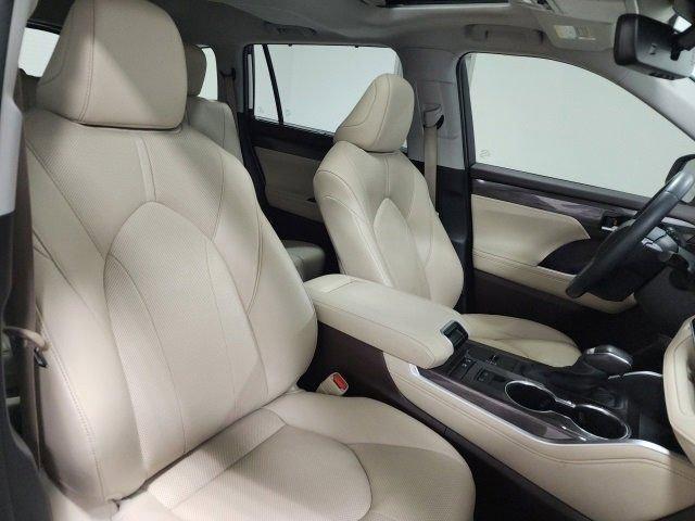 used 2020 Toyota Highlander Hybrid car, priced at $29,962