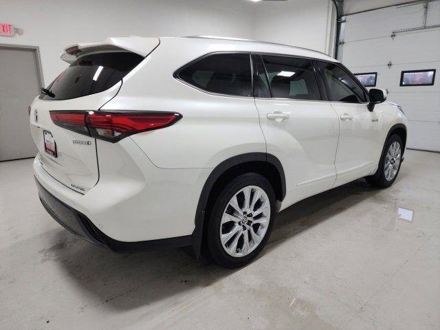 used 2020 Toyota Highlander Hybrid car, priced at $29,962