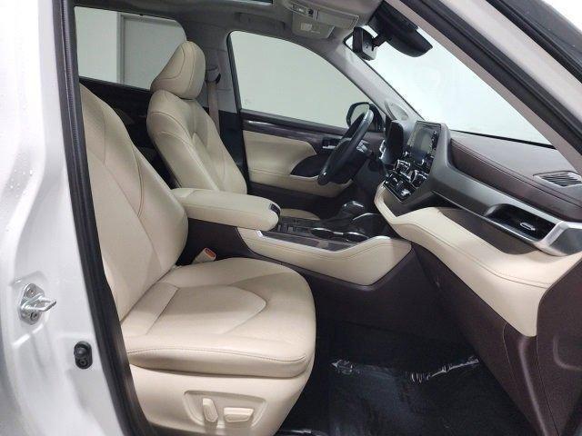 used 2020 Toyota Highlander Hybrid car, priced at $29,962