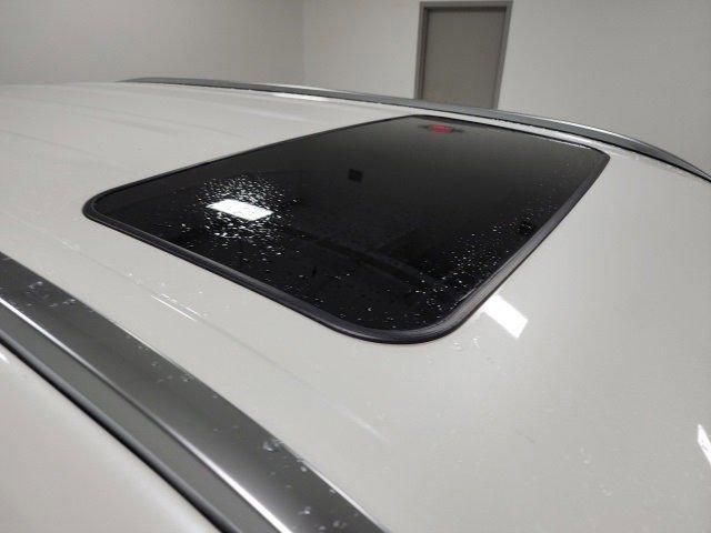 used 2020 Toyota Highlander Hybrid car, priced at $29,962