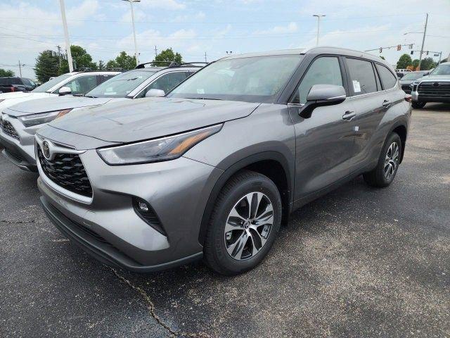new 2025 Toyota Highlander car, priced at $47,632