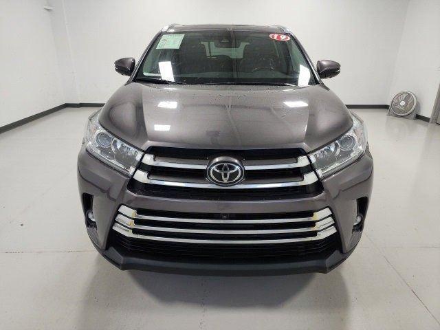 used 2019 Toyota Highlander car, priced at $26,900