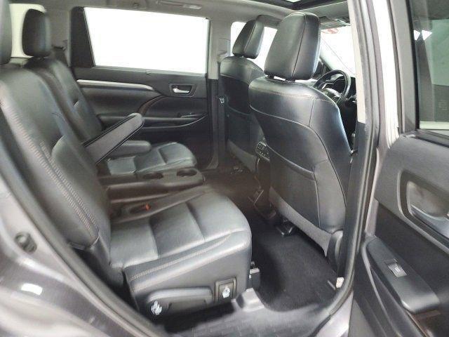 used 2019 Toyota Highlander car, priced at $26,900