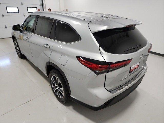 used 2022 Toyota Highlander car, priced at $33,918