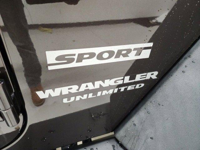 used 2013 Jeep Wrangler Unlimited car, priced at $15,000