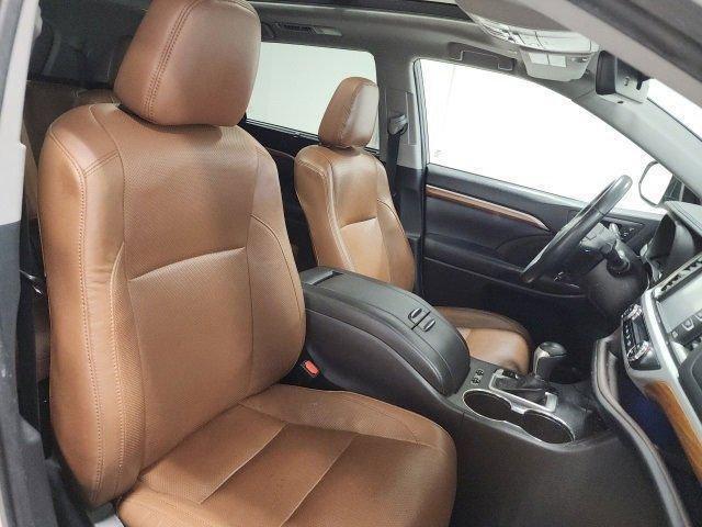 used 2019 Toyota Highlander car, priced at $28,359