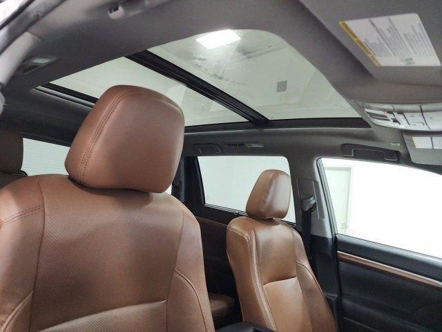 used 2019 Toyota Highlander car, priced at $28,359