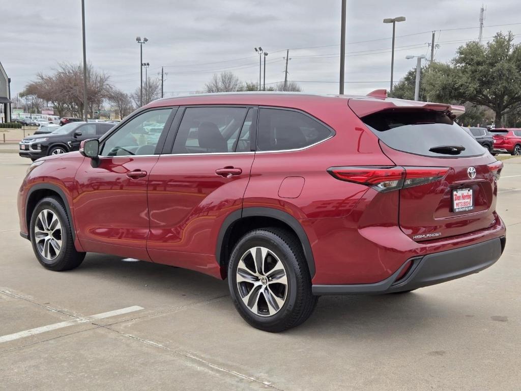 used 2022 Toyota Highlander car, priced at $30,798