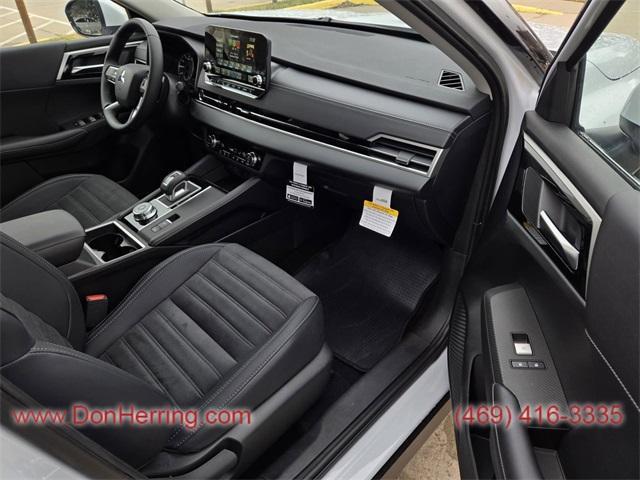 new 2024 Mitsubishi Outlander car, priced at $35,870