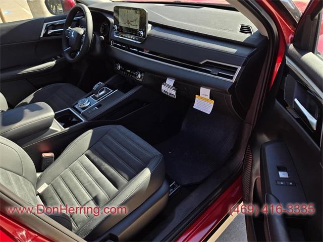 new 2024 Mitsubishi Outlander car, priced at $35,870