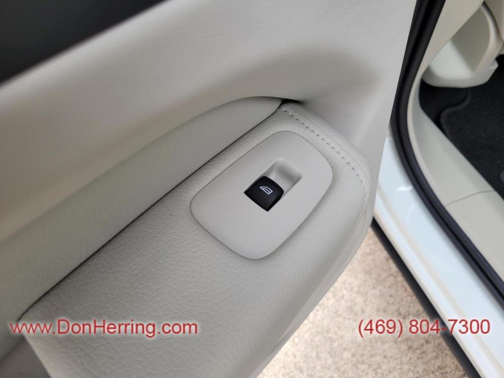 used 2022 Volvo XC60 car, priced at $18,995