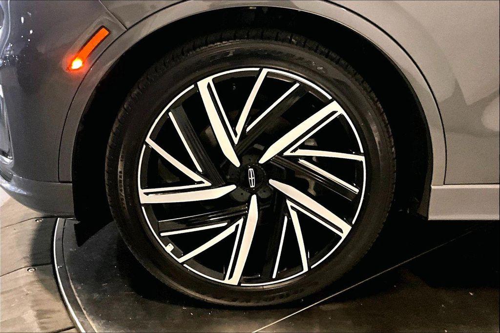 used 2025 Lincoln Aviator car, priced at $69,210