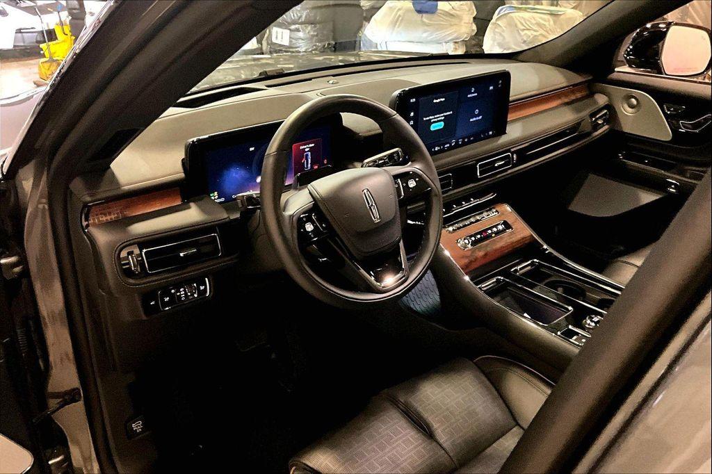 used 2025 Lincoln Aviator car, priced at $69,210