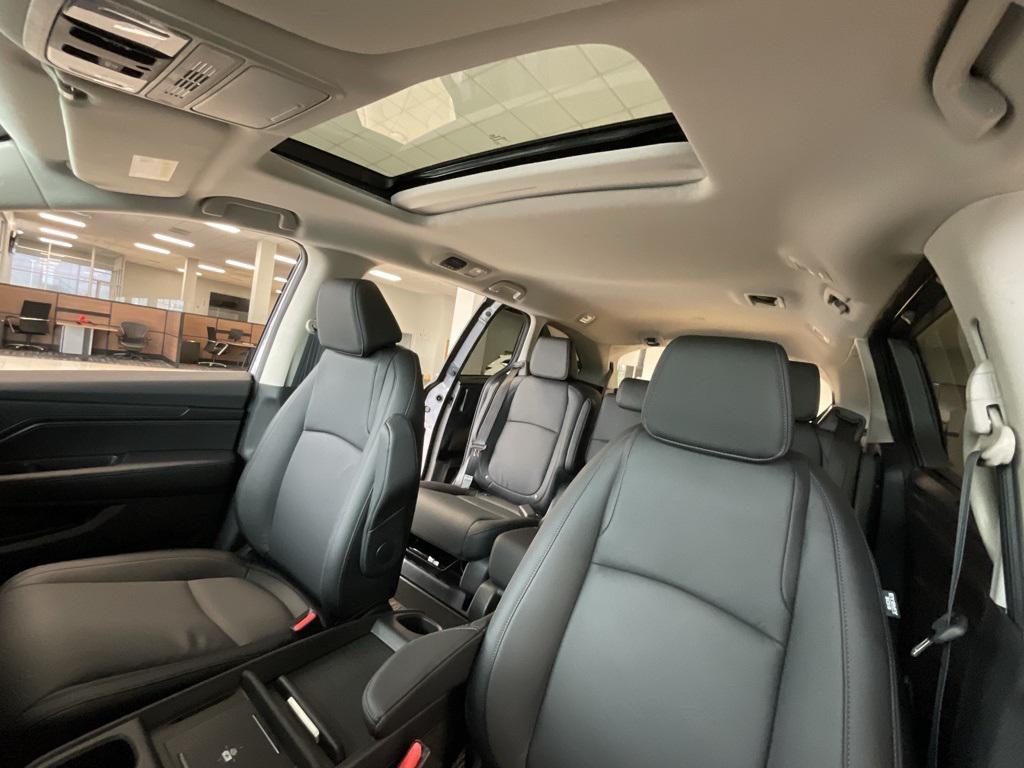 used 2025 Honda Odyssey car, priced at $40,200