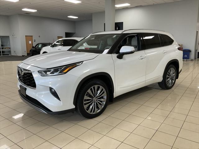 used 2020 Toyota Highlander car, priced at $31,000