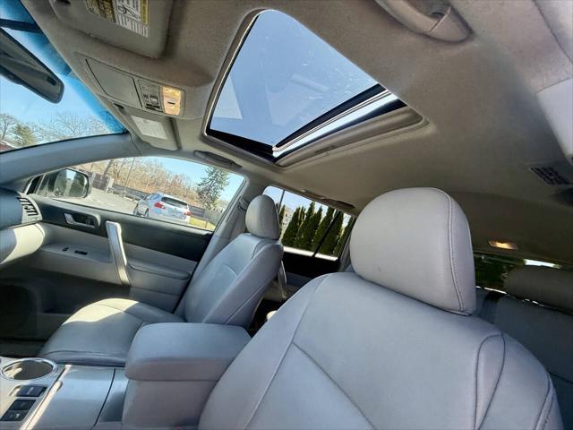 used 2013 Toyota Highlander car, priced at $14,900