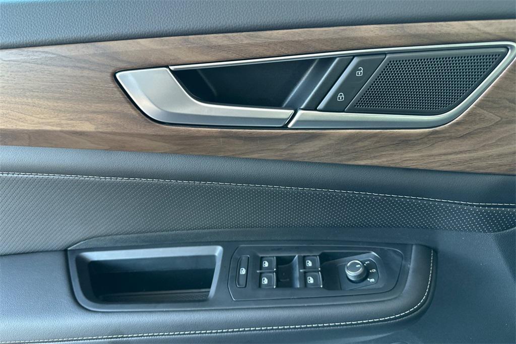 new 2025 Volkswagen Atlas car, priced at $47,612