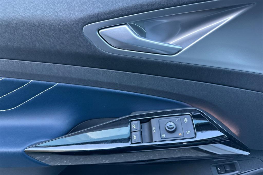 new 2025 Volkswagen ID.4 car, priced at $53,426