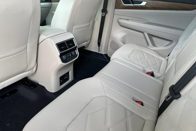 new 2025 Volkswagen Atlas car, priced at $48,058