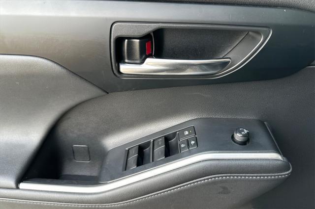 used 2022 Toyota Highlander car, priced at $35,128